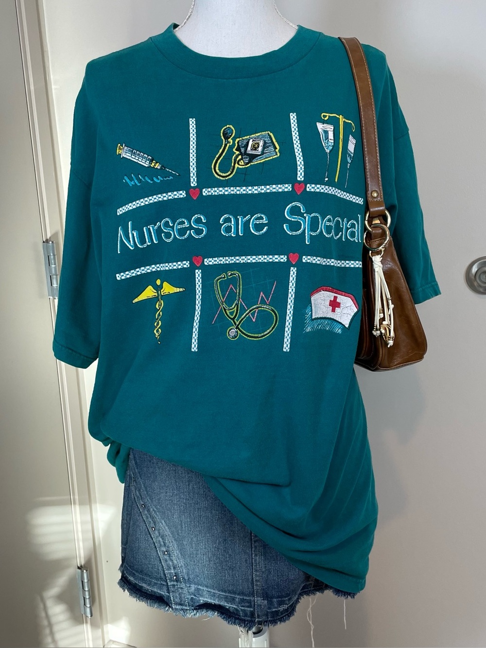 Vintage Nurses are special Medical Icons Size XL 100% Cotton Teal Graphic Shirt